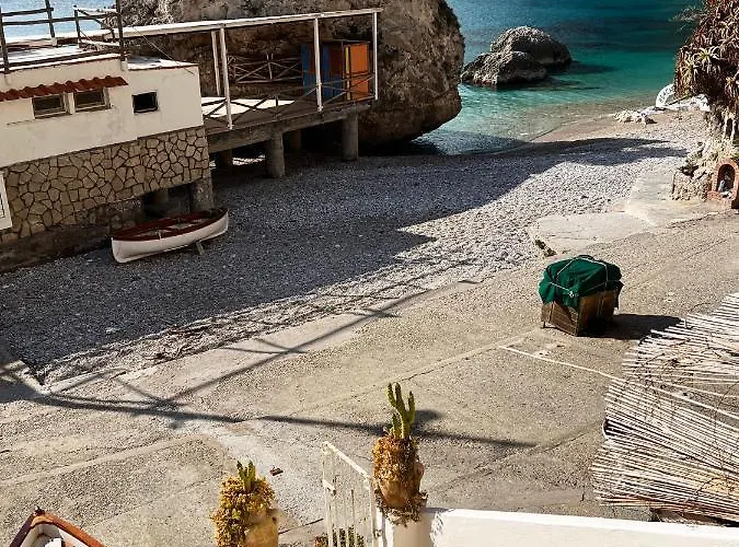 On The Tatil Evi Capri